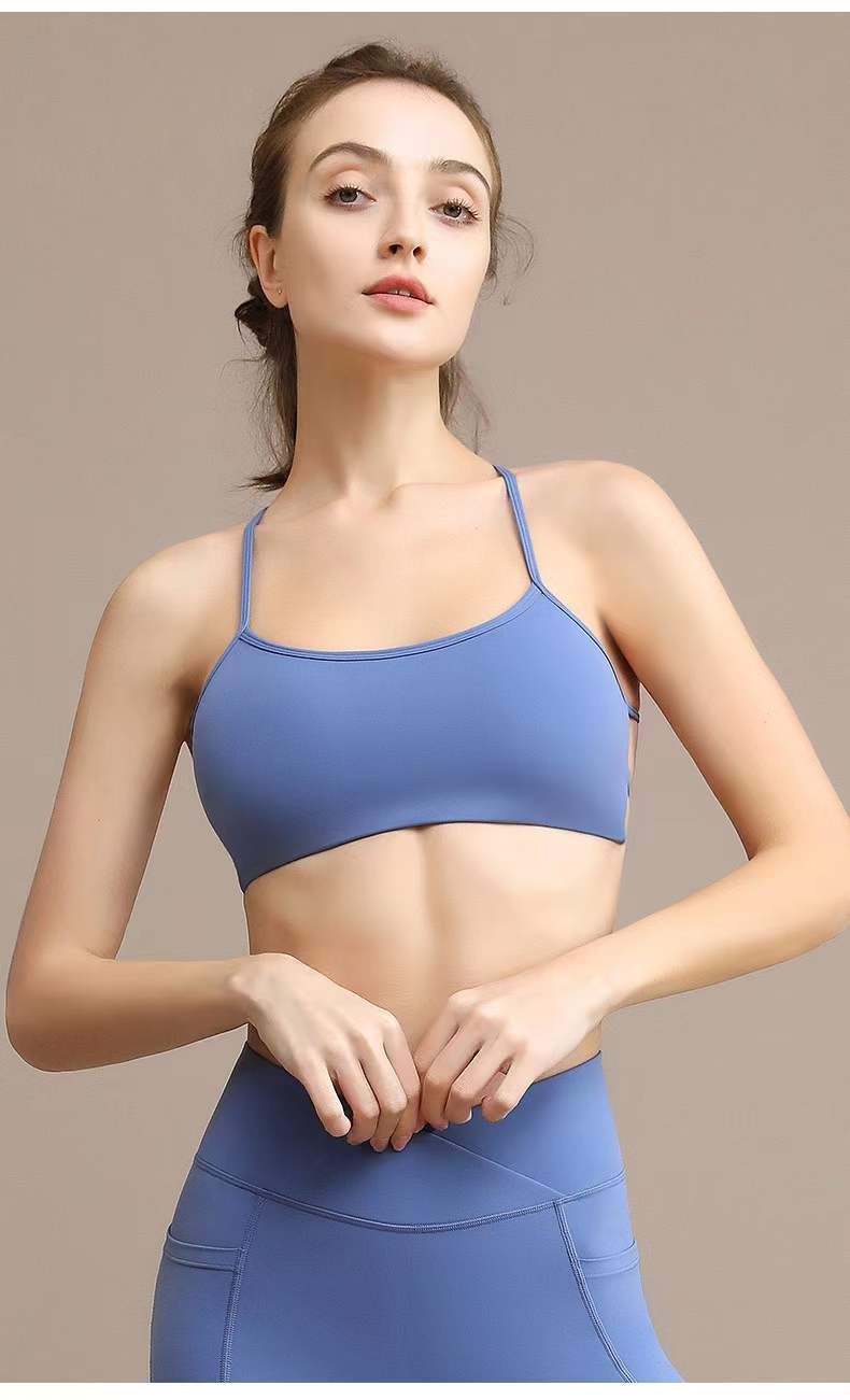Temperament cross-strapped sports bra with a beautiful back design